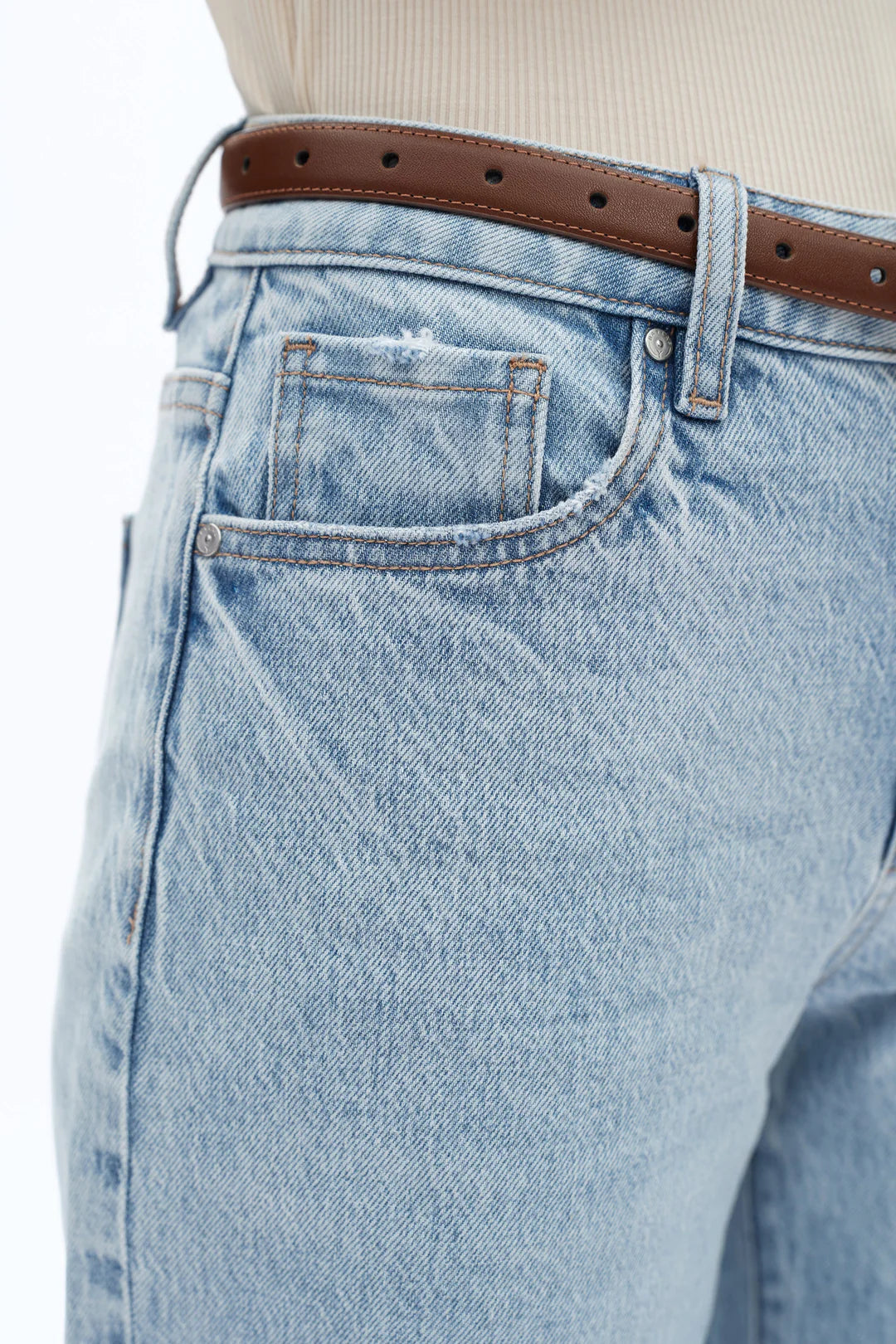 Mid Rise Barrel Leg Jeans - Light Blue